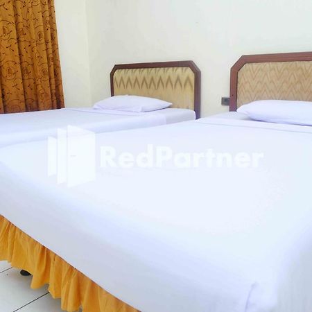 Hotel Transit 1 Makassar Redpartner Экстерьер фото