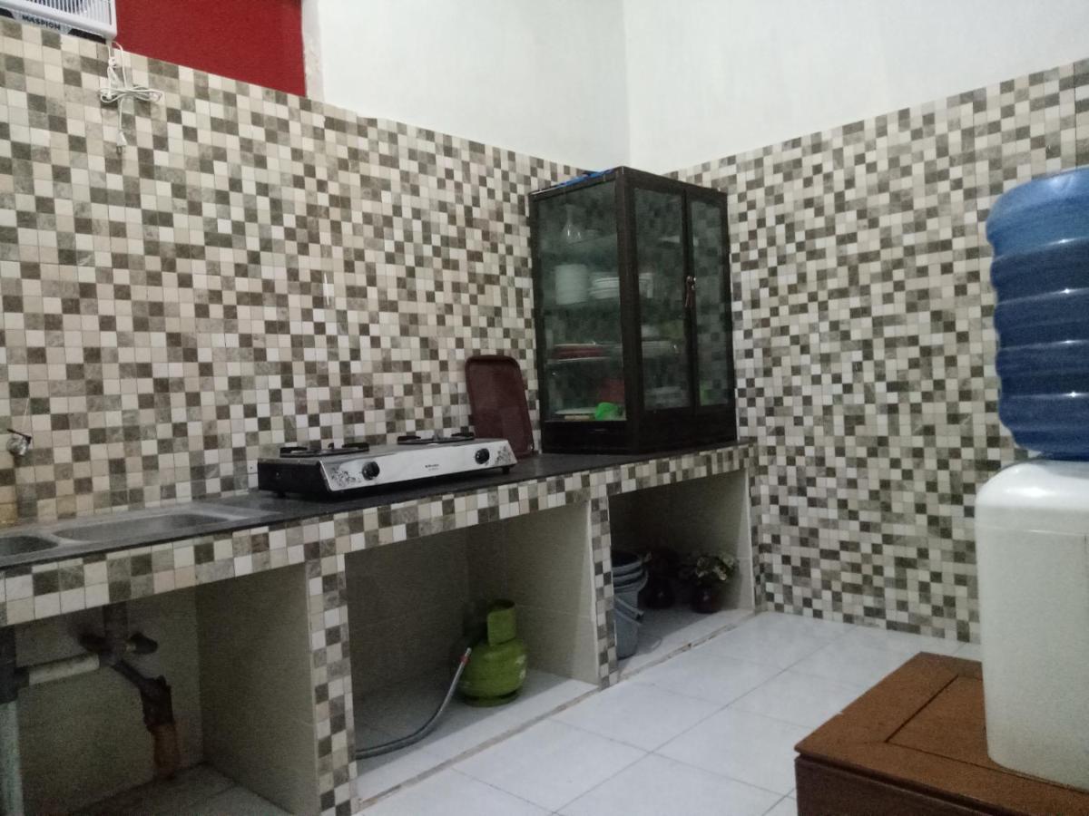 Hotel Transit 1 Makassar Redpartner Экстерьер фото