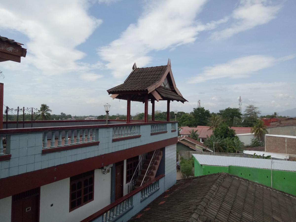 Hotel Transit 1 Makassar Redpartner Экстерьер фото