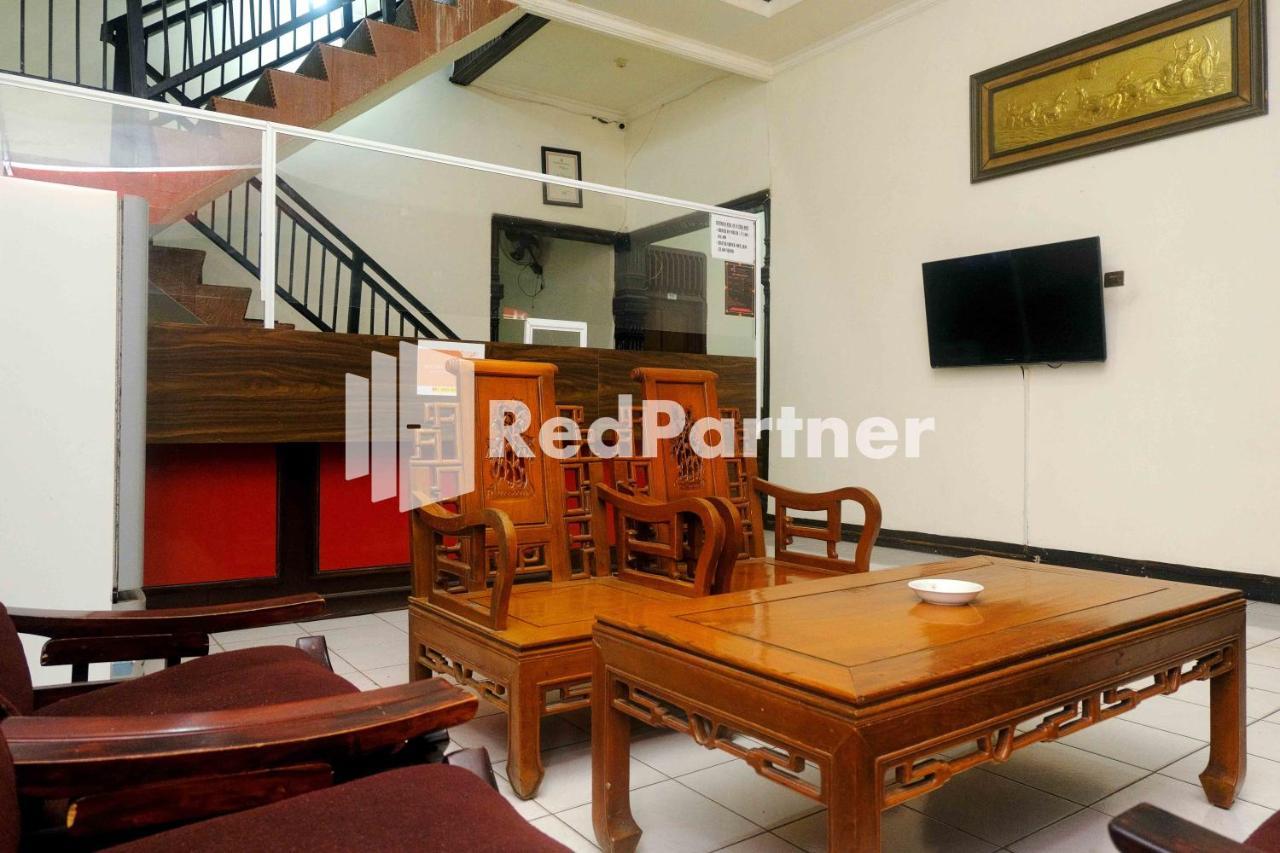 Hotel Transit 1 Makassar Redpartner Экстерьер фото