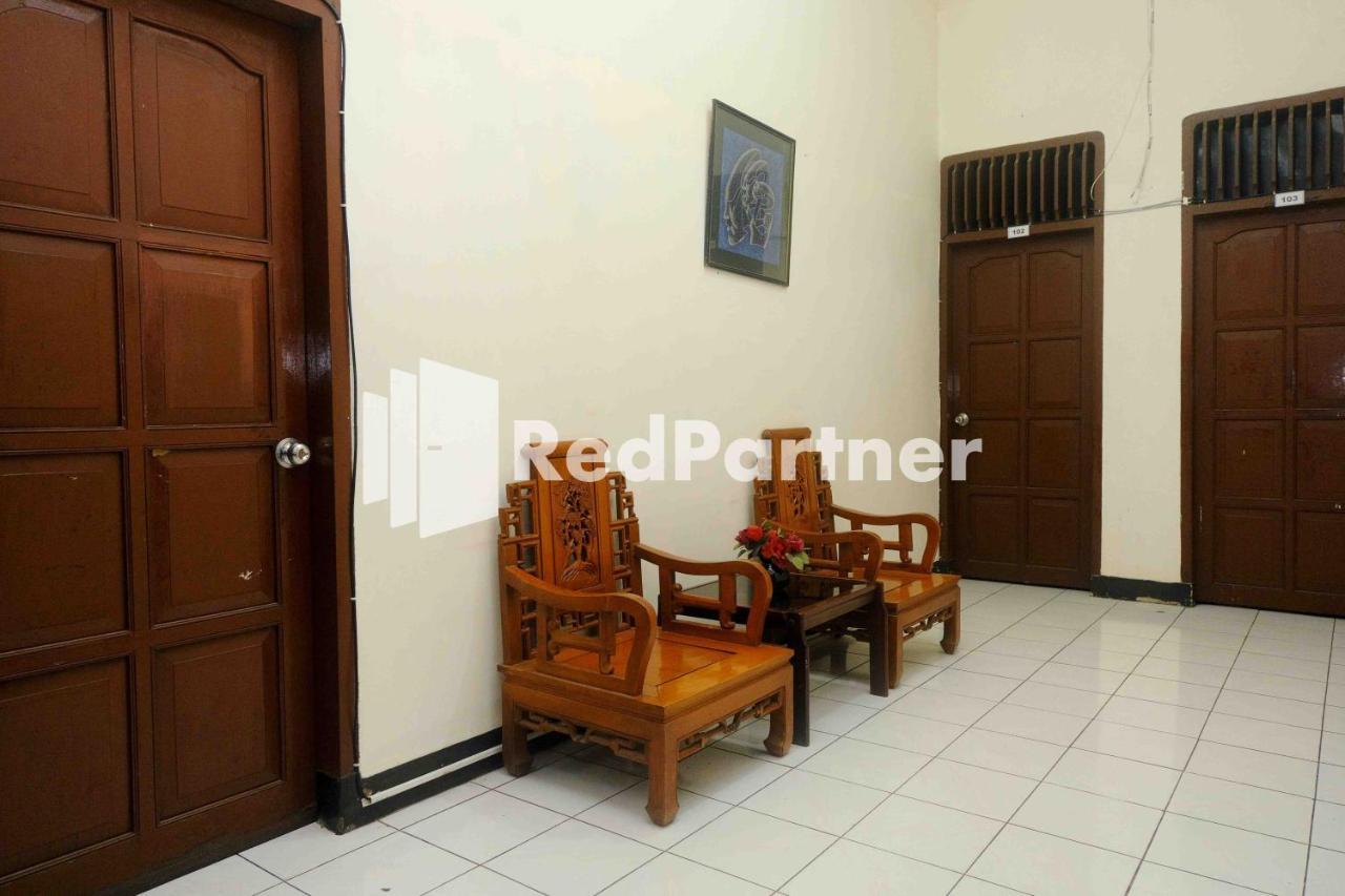 Hotel Transit 1 Makassar Redpartner Экстерьер фото