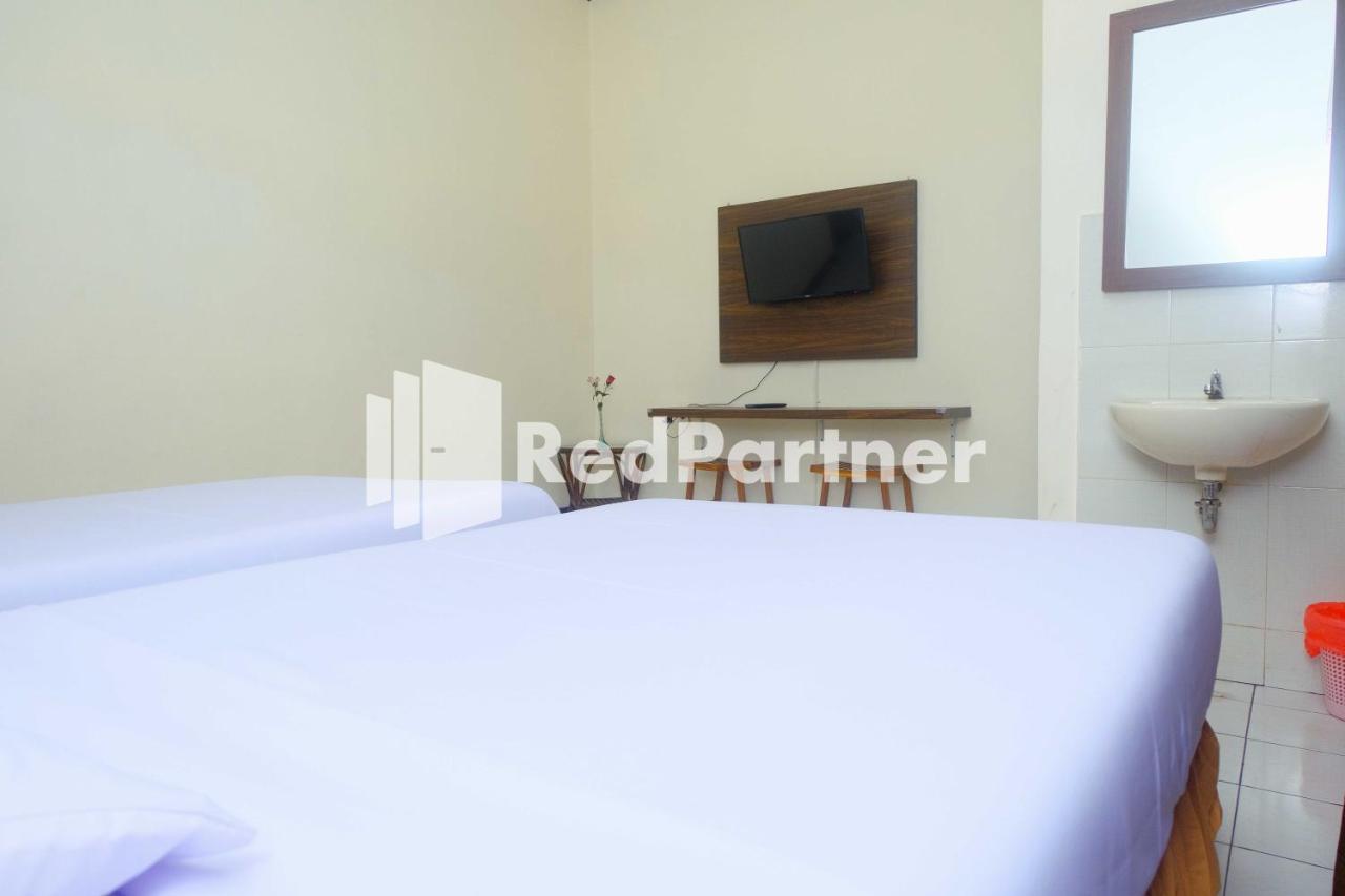 Hotel Transit 1 Makassar Redpartner Экстерьер фото