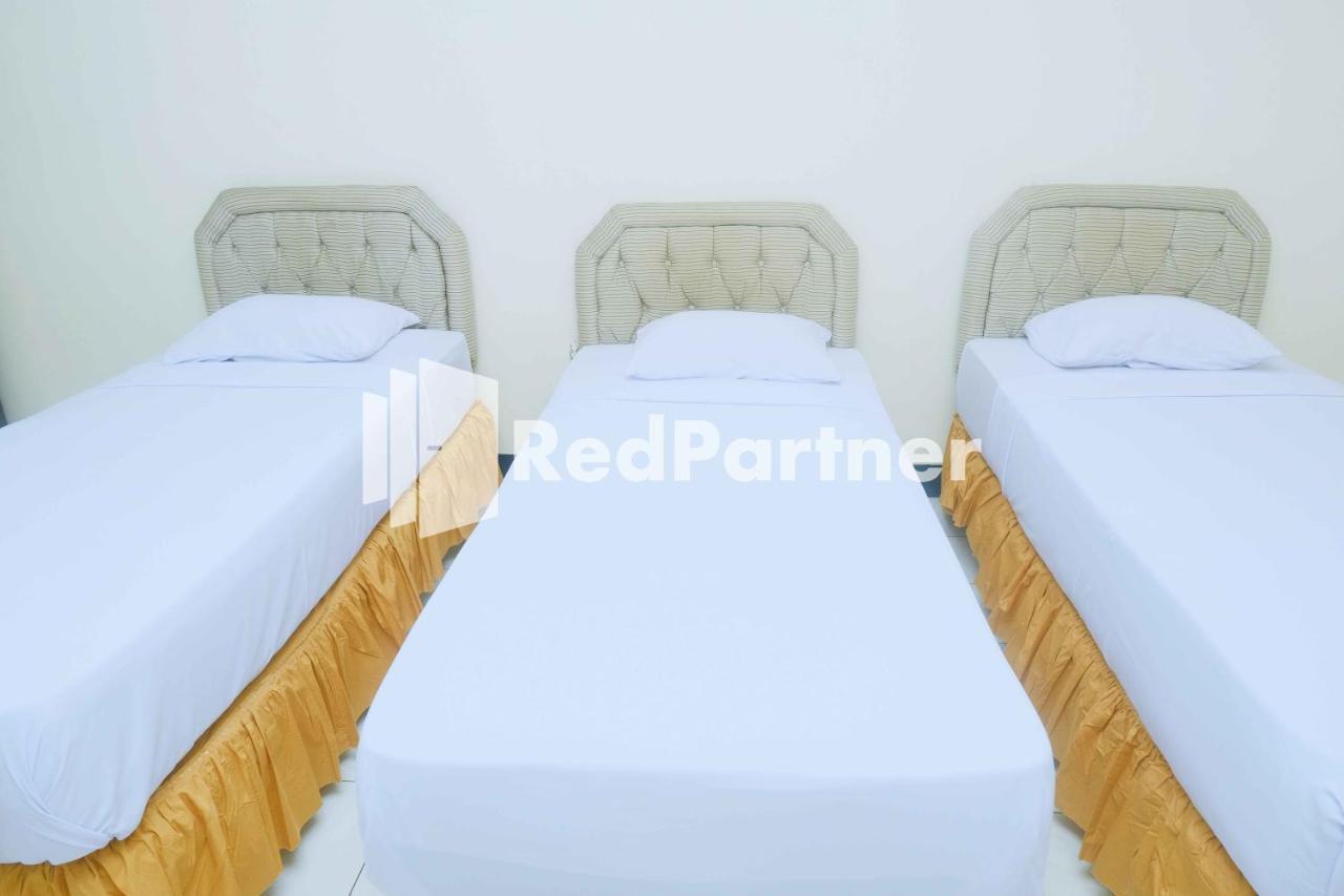 Hotel Transit 1 Makassar Redpartner Экстерьер фото