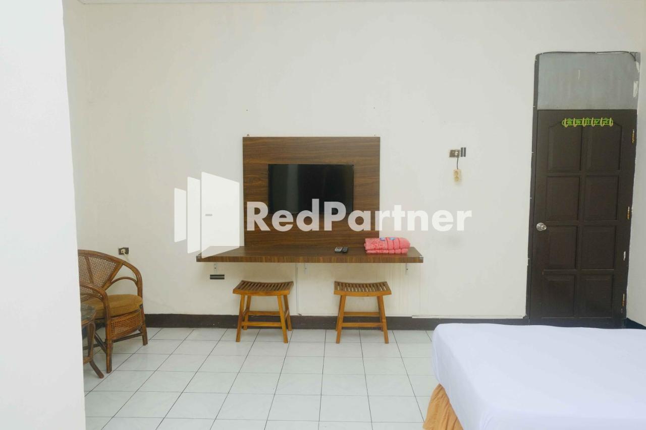 Hotel Transit 1 Makassar Redpartner Экстерьер фото