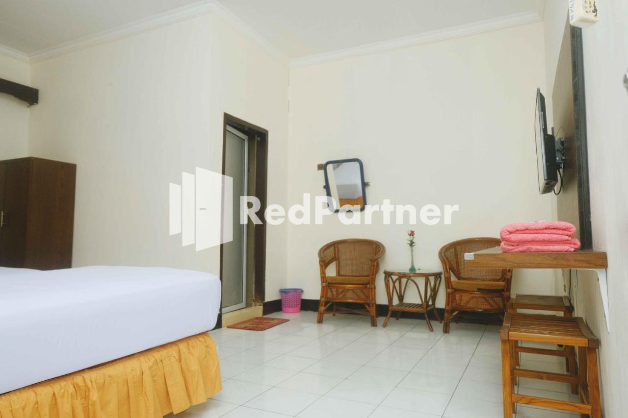 Hotel Transit 1 Makassar Redpartner Экстерьер фото